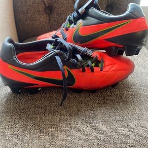 Total 90 laser soccer shoes size 9